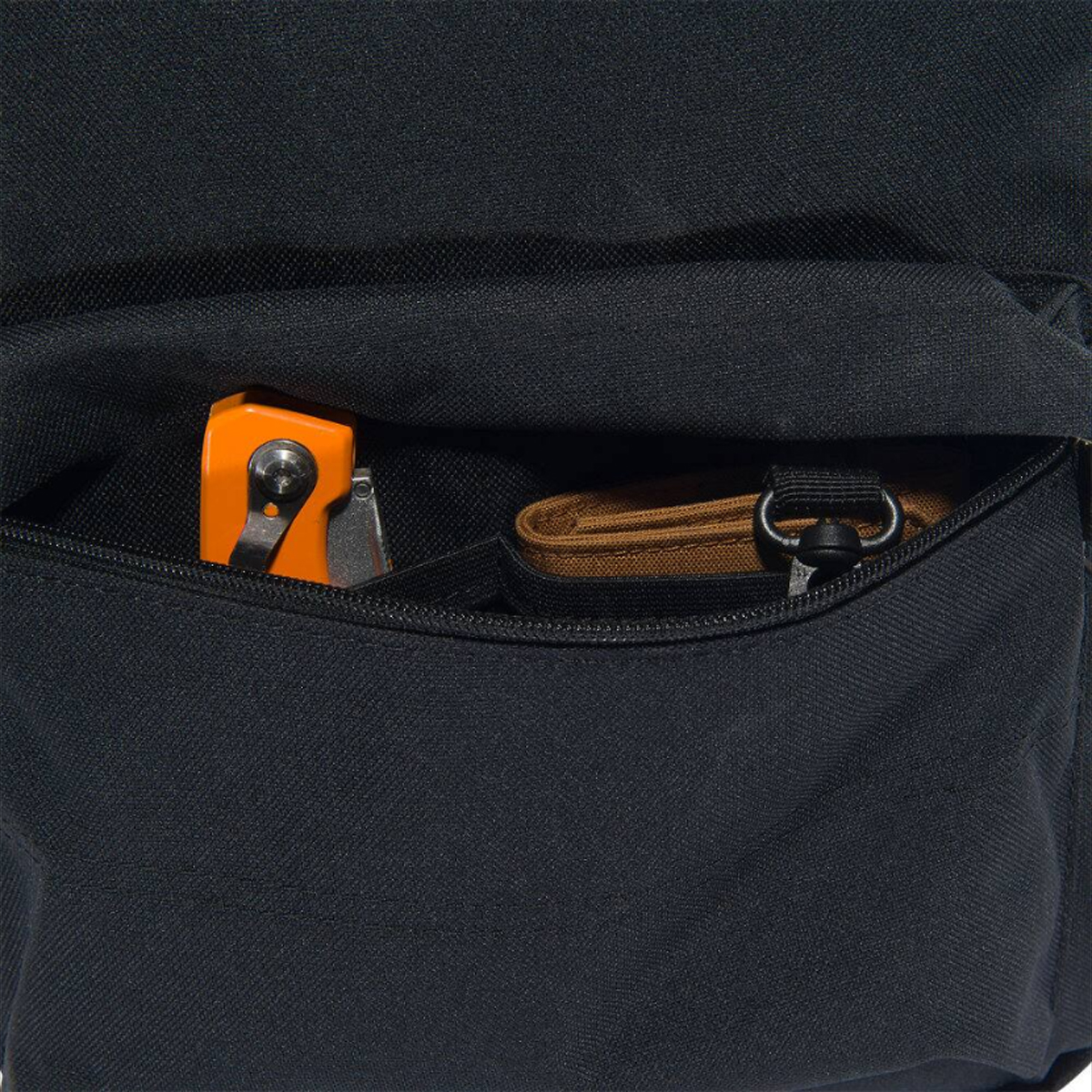 Carhartt Zaino 21L Classic Laptop Daypack Black - 4 Carhartt Zaino 21L Classic Laptop Daypack Black - 4