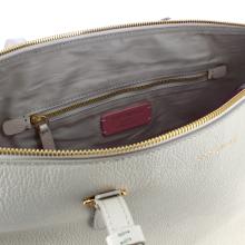 Coccinelle Shopping Lea - 4