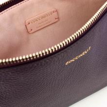 Coccinelle Pochette Best Soft Prune - 5